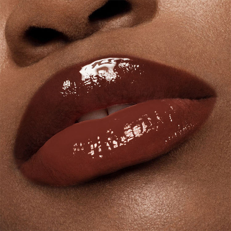 Product swatches on lip (AI model)